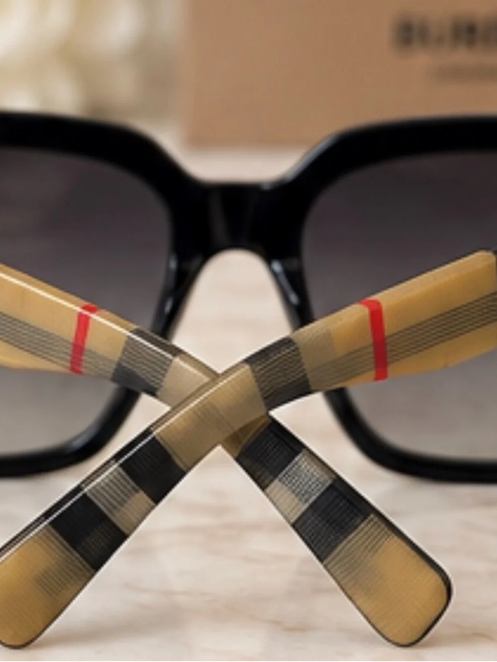 Burberry authentic b4835